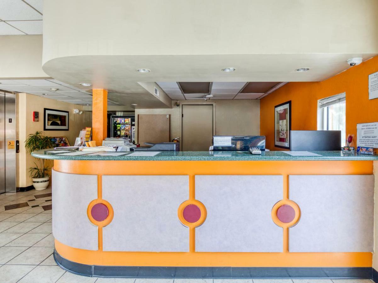 Budgetel Inn & Suites フォレストパーク エクステリア 写真