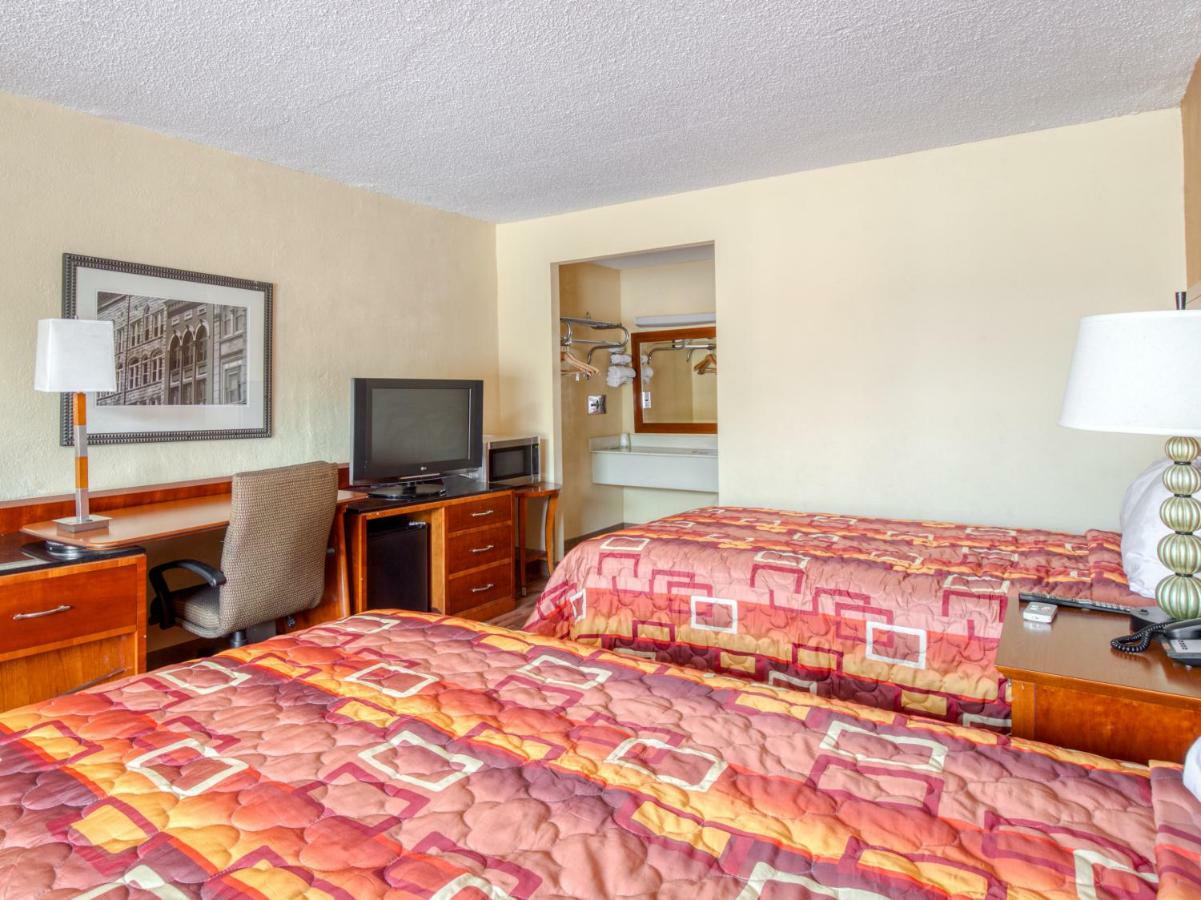 Budgetel Inn & Suites フォレストパーク エクステリア 写真