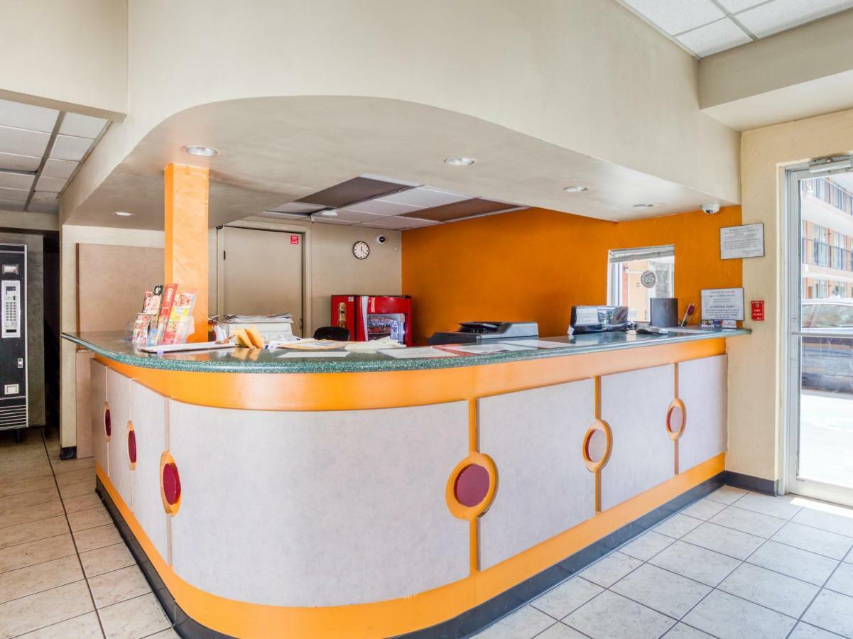 Budgetel Inn & Suites フォレストパーク エクステリア 写真