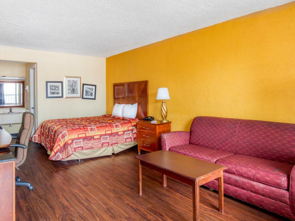 Budgetel Inn & Suites フォレストパーク エクステリア 写真