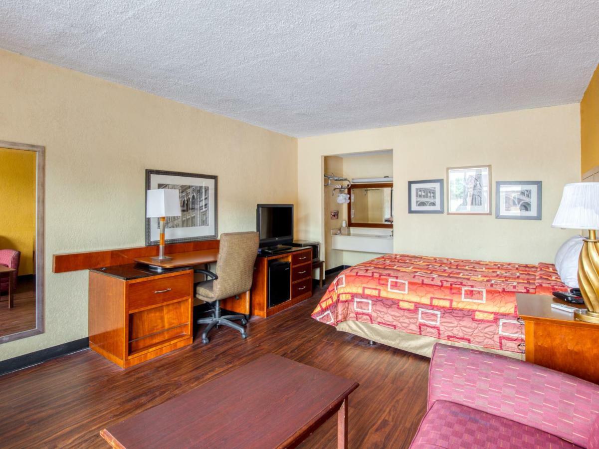 Budgetel Inn & Suites フォレストパーク エクステリア 写真