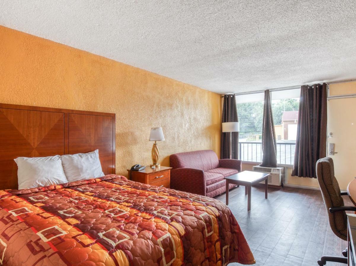 Budgetel Inn & Suites フォレストパーク エクステリア 写真