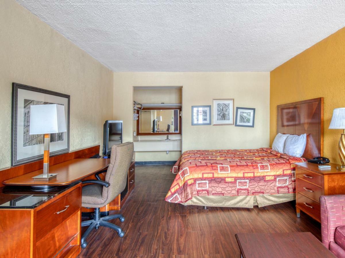 Budgetel Inn & Suites フォレストパーク エクステリア 写真