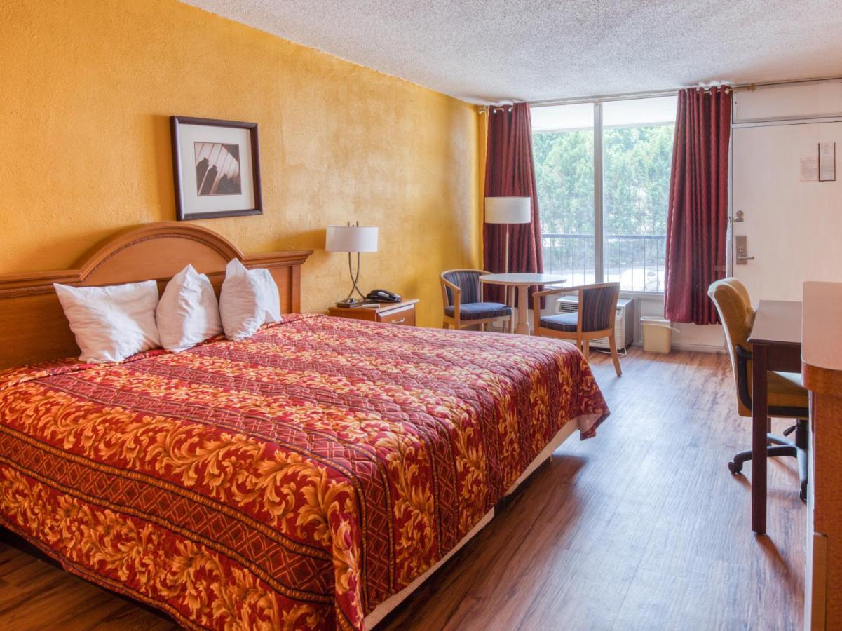 Budgetel Inn & Suites フォレストパーク エクステリア 写真